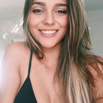 Jaylinn_, vrouw (24 jaar) wilt contact met man voor sex