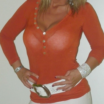 Sashimi, vrouw (54 jaar) wilt sex met man 