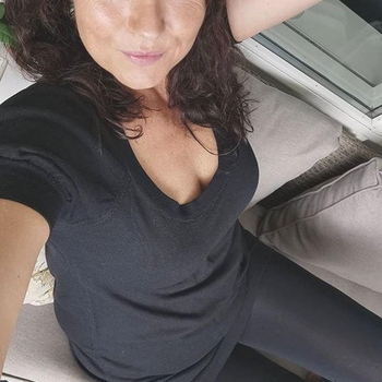 Inarmen, vrouw (57 jaar) wilt sex met man 