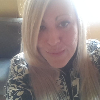 NaughtyBee, vrouw (41 jaar) wilt sex met man 