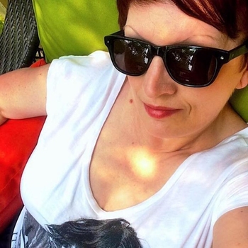 Redhot, vrouw (56 jaar) wilt sex met man 