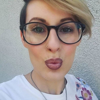 Pcfreakje, vrouw (36 jaar) wilt sex met man 