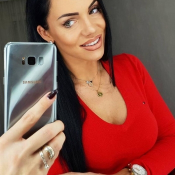 Modepop, vrouw (30 jaar) wilt sex met man 