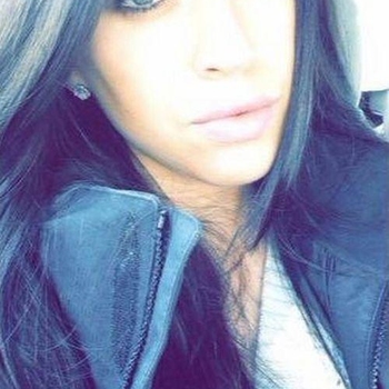 kkensi, vrouw (37 jaar) wilt sex met man 