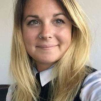 Nobie, vrouw (32 jaar) wilt sex met man 