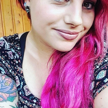 Festivalitis, vrouw (27 jaar) wilt contact met man voor sex