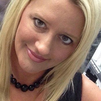 Blondje, vrouw (46 jaar) wilt contact met man voor sex