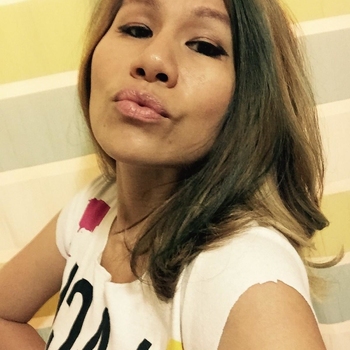 Kusjjex, vrouw (49 jaar) wilt sex met man 