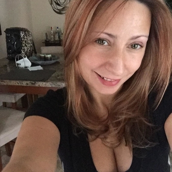 Wulpse, vrouw (45 jaar) wilt contact met man voor sex