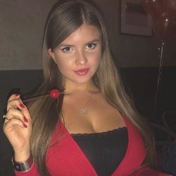 Admirintje, vrouw (23 jaar) wilt sex met man 