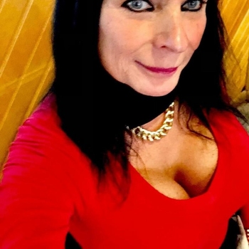 knuflien, vrouw (63 jaar) wilt sex met man 