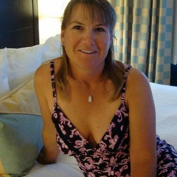 Justme111, vrouw (51 jaar) wilt sex met man 