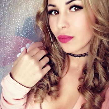 Alendria, vrouw (26 jaar) wilt sex met man 